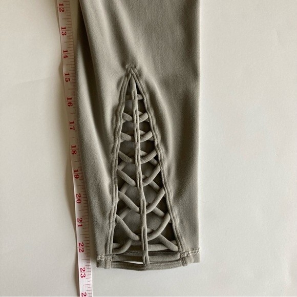 Athleta Savasana Macrame 7/8 Tights Medium - Picture 9 of 13